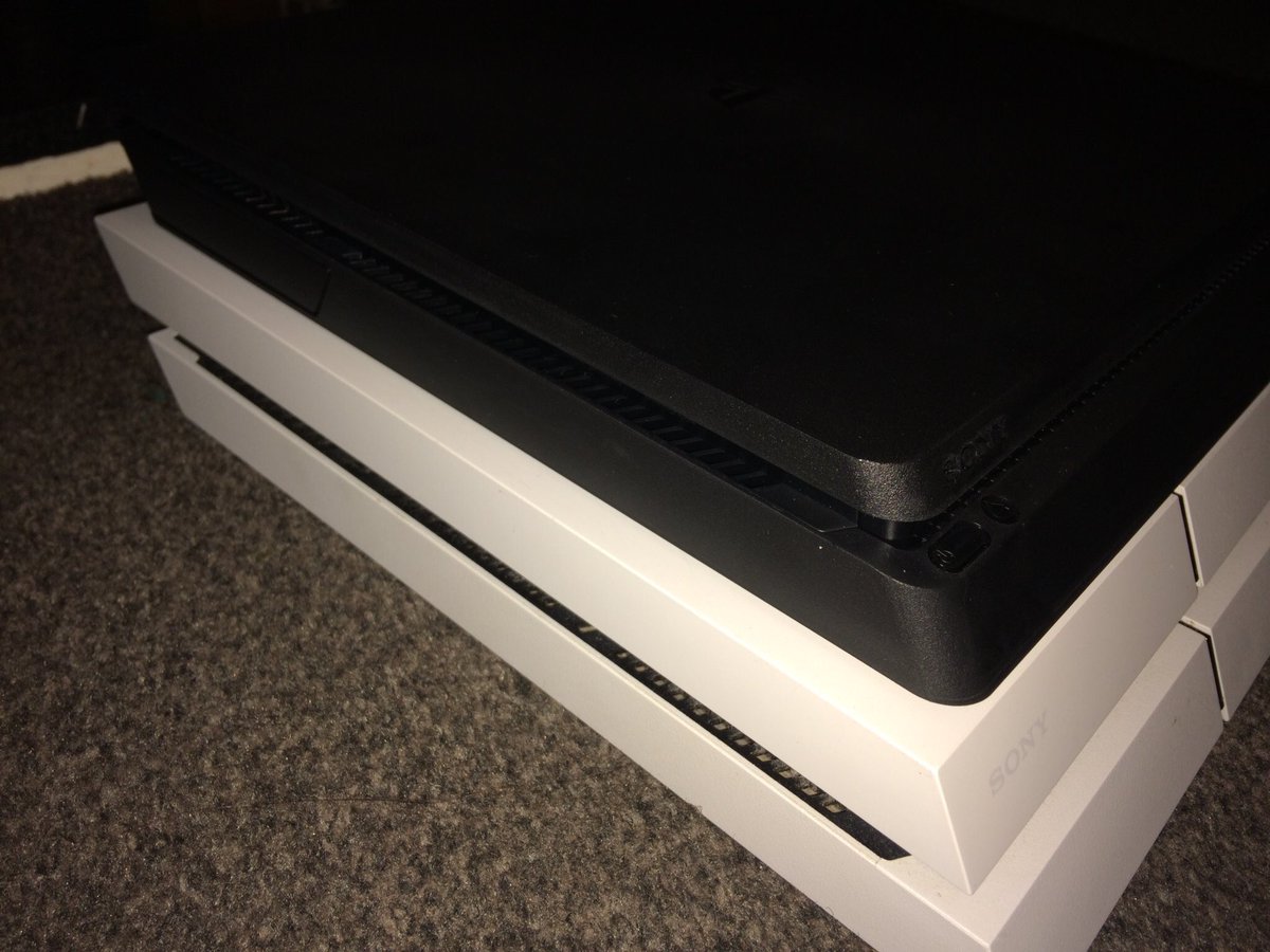 PS4 Slim 5