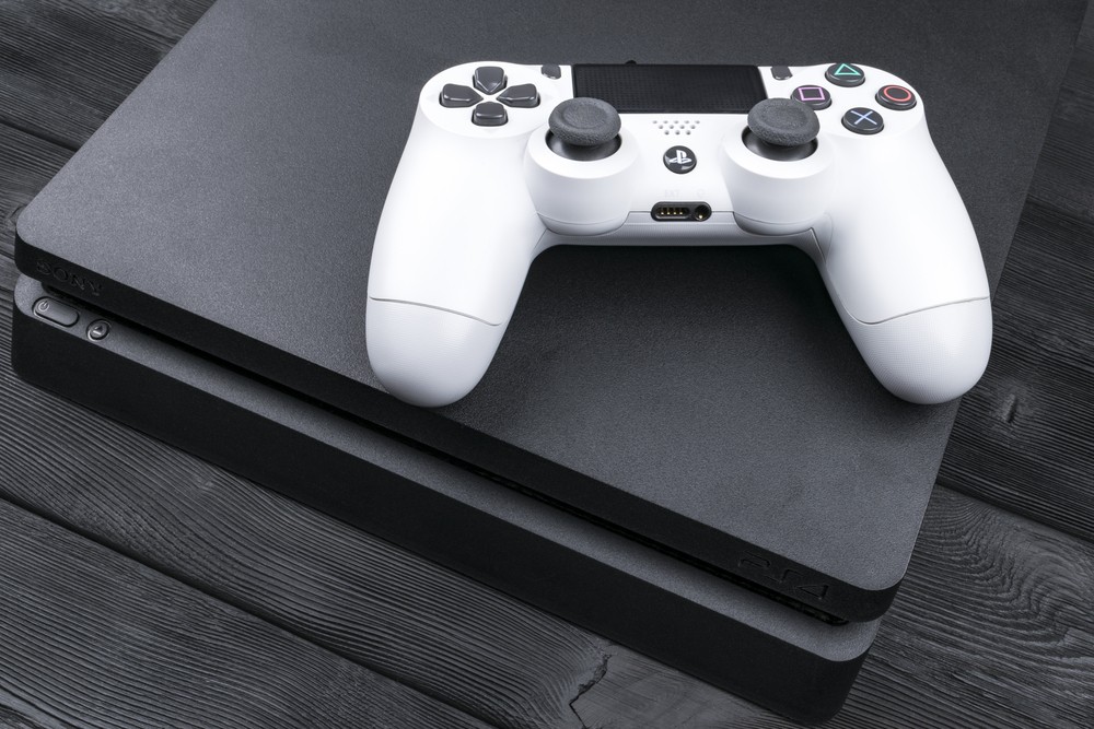 PS4 Slim with White controller